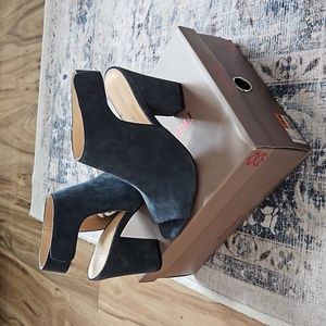 Women's size 8 suede leather blue open toe heels